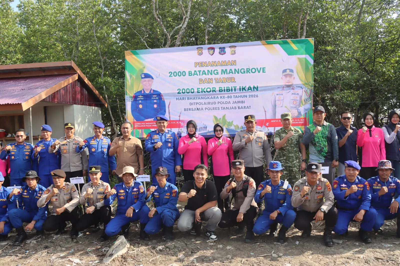 Dirpolairud Polda Jambi dan Polres Tanjab Barat Tanam Mangrove serta Tebar Benih Ikan Nila Sambut HUT Bhayangkara ke-80